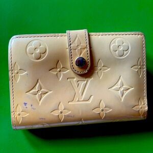 LV VERNIS KISSLOCK WALLET‎ in good conditon